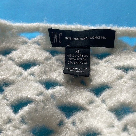 Crocheted Capelet Shawl with Tie Ivory - Picture 5 of 7